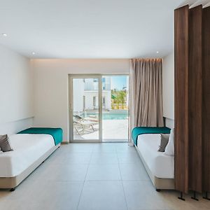 Family Room Swim Up